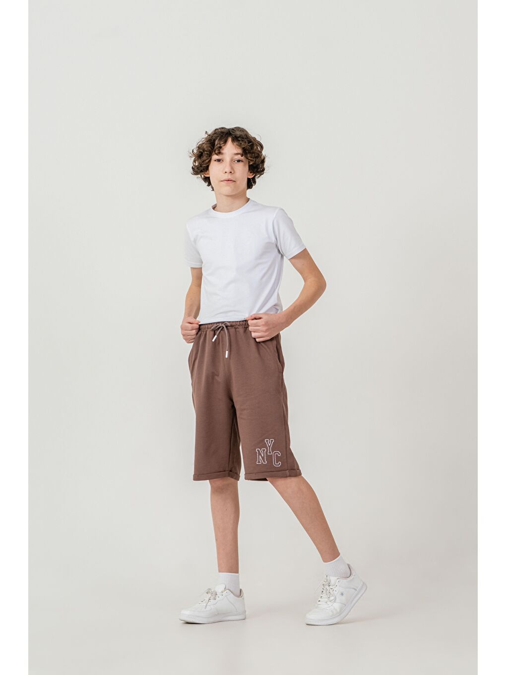 Kahverengi Duble Paçalı Nyc Nakışlı Erkek Çocuk Şort-2
