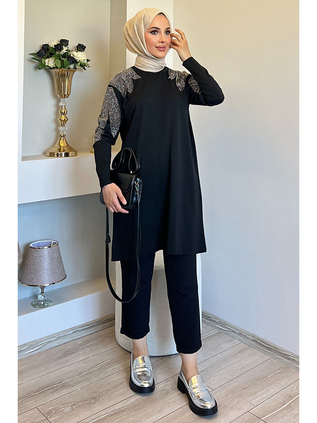 Siyah Omuz Taşlı Tesettür Triko Tunik-1