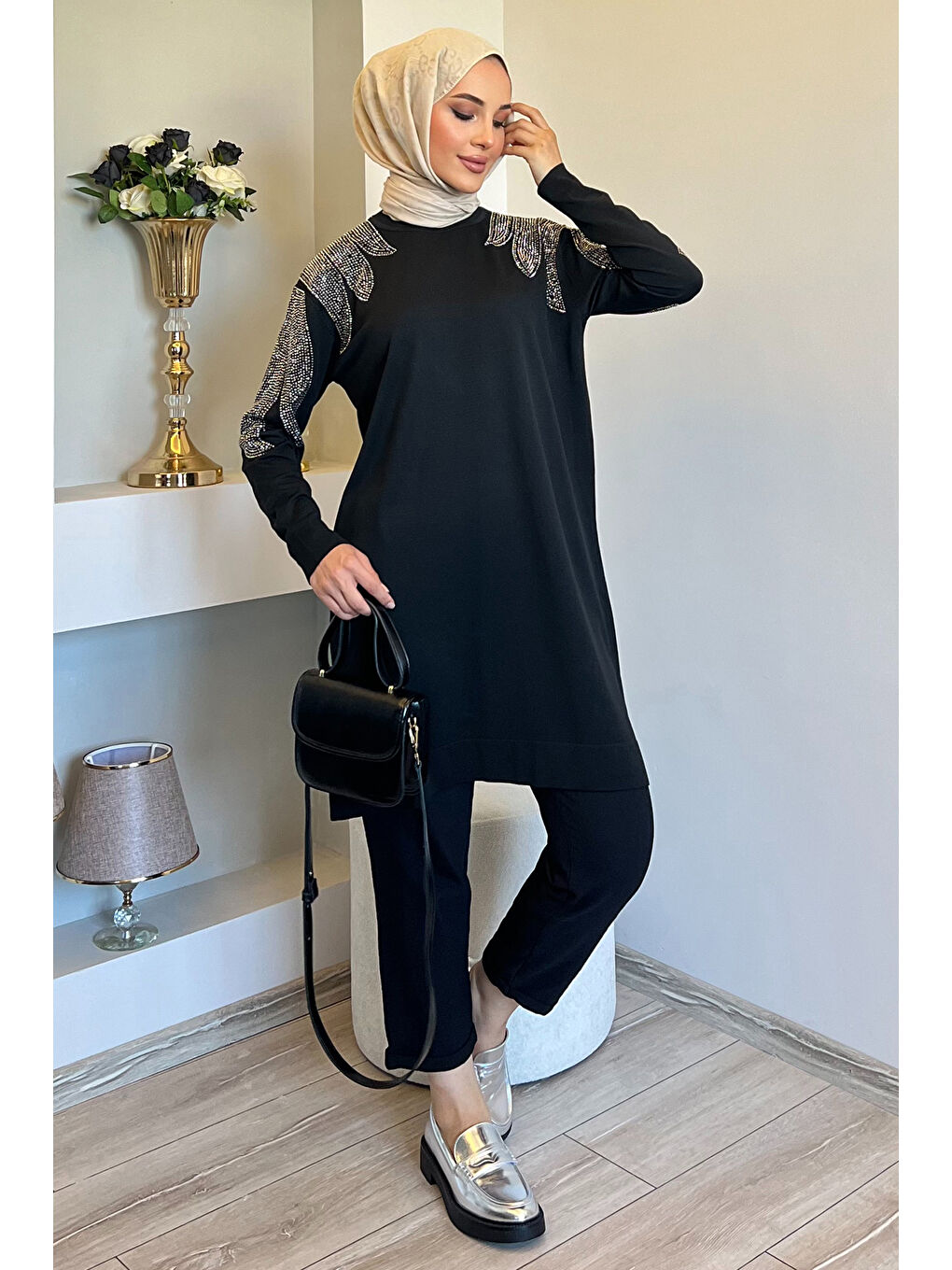Siyah Omuz Taşlı Tesettür Triko Tunik-2