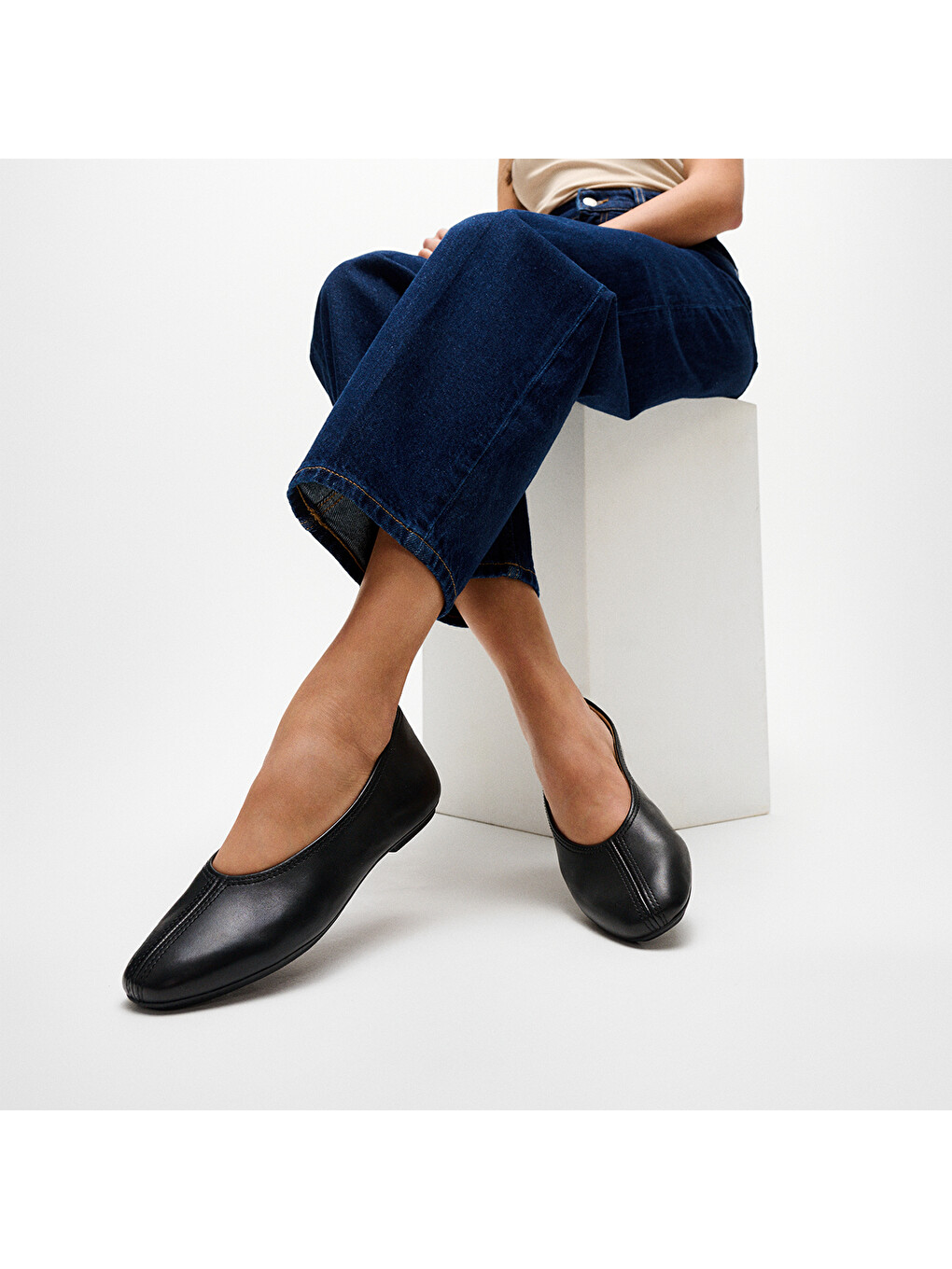 Siyah Kadın Babet A0P-001 DELICATO HIGH-CUT SOFT-LEATHER BALLET FLATS-1