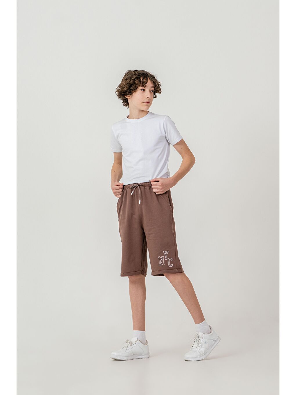 Kahverengi Duble Paçalı Nyc Nakışlı Erkek Çocuk Şort-3
