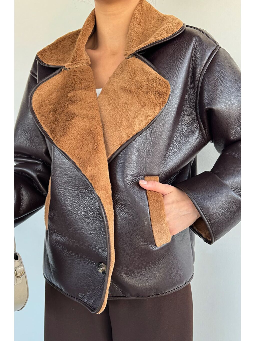 Kahverengi Kadın Kruvaze Yaka İçi Pelüşlü Mont-1