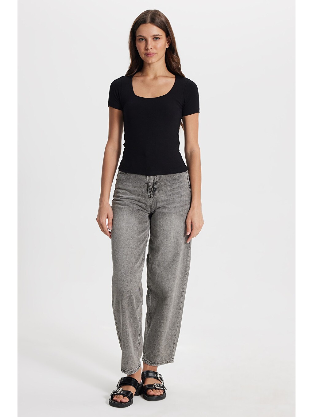 Kadın Slim Fit Dar Kesim Pamuklu Kare Yaka Kısa Kollu Siyah Tişört-1