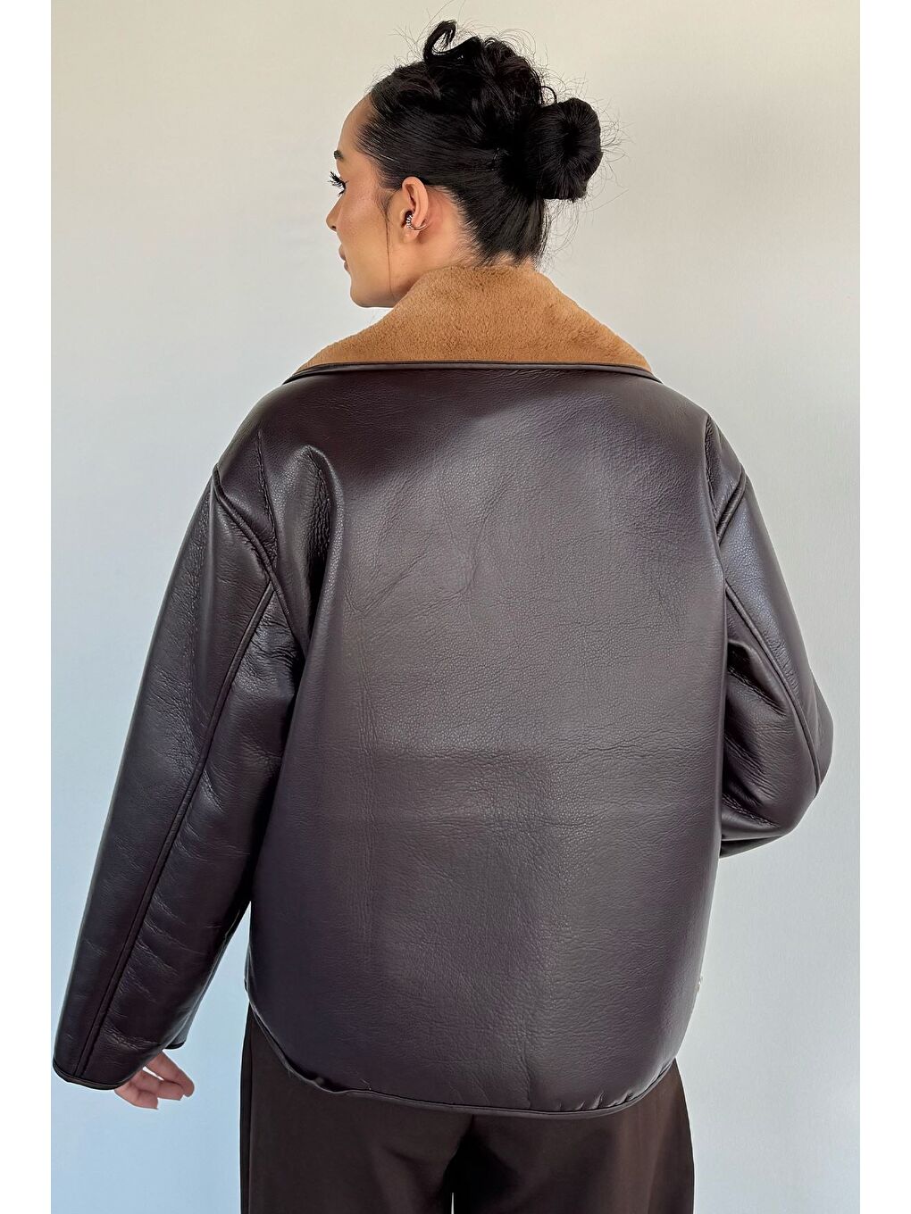 Kahverengi Kadın Kruvaze Yaka İçi Pelüşlü Mont-3