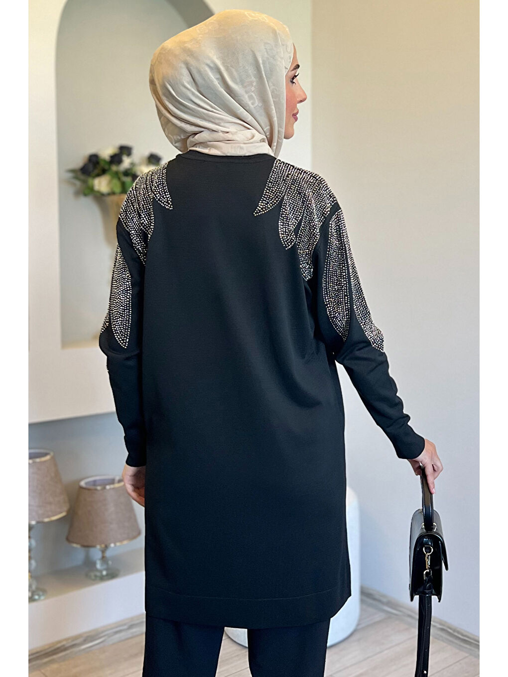Siyah Omuz Taşlı Tesettür Triko Tunik-6