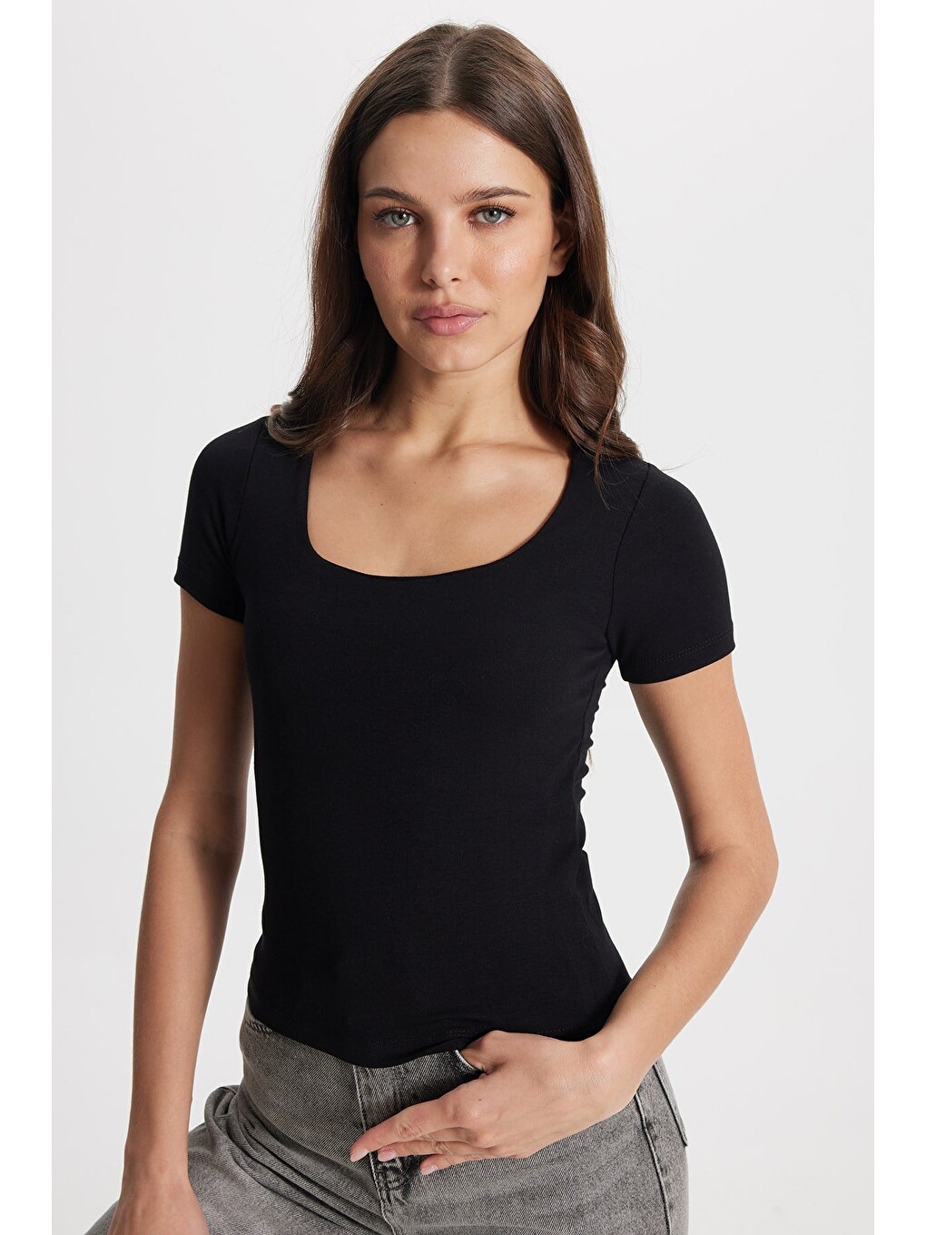 Kadın Slim Fit Dar Kesim Pamuklu Kare Yaka Kısa Kollu Siyah Tişört-2