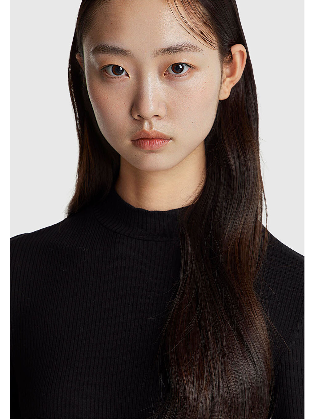 Kadın Siyah Liyosel Karşımlı Yarım Kol Slim Fit Dik Yaka T-Shirt-5