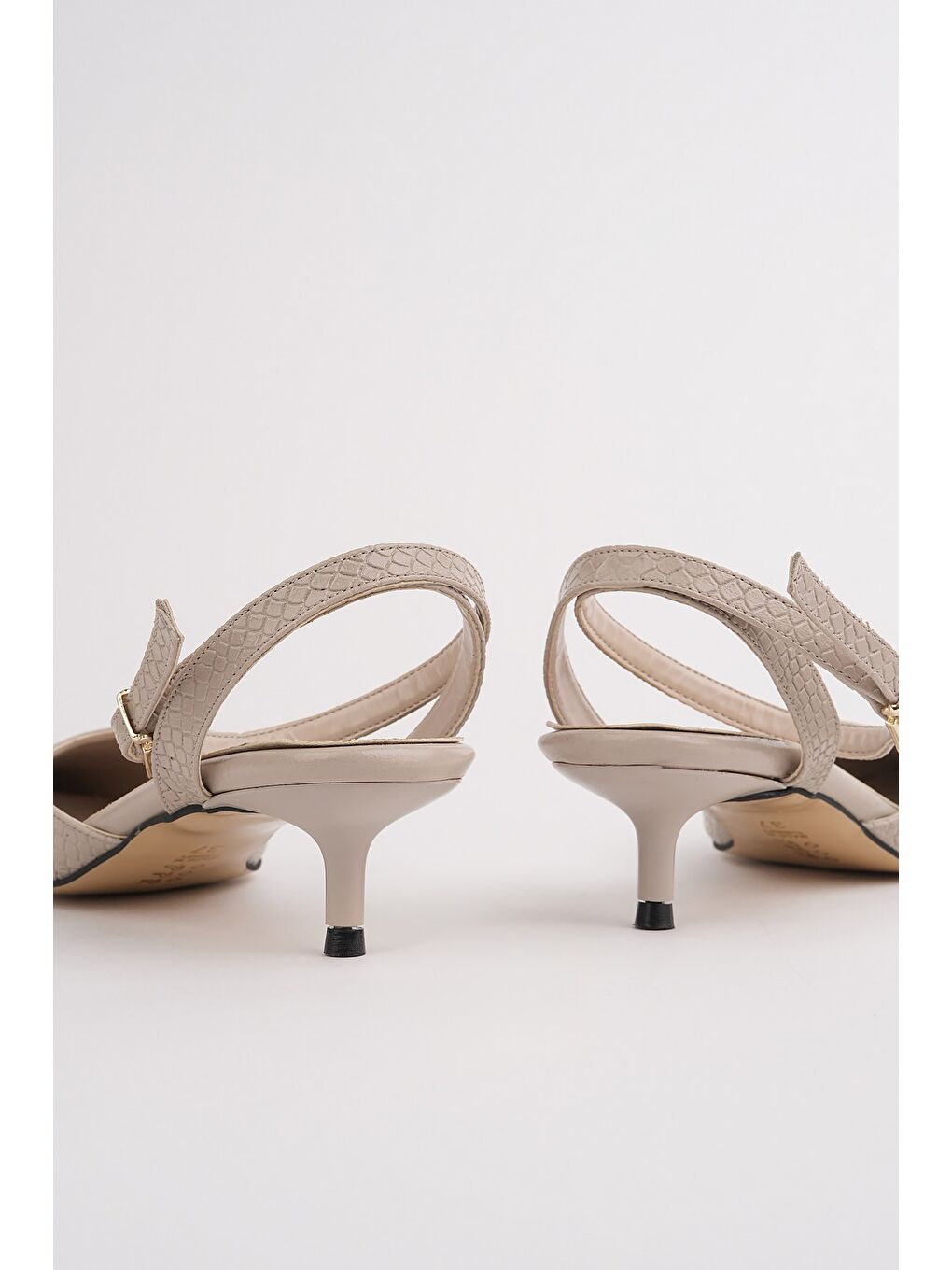 Bej KİCK Kadın Kroko Desenli Sivri Burun İnce Topuklu Bilekten Bağlamalı Ayakkabı-4