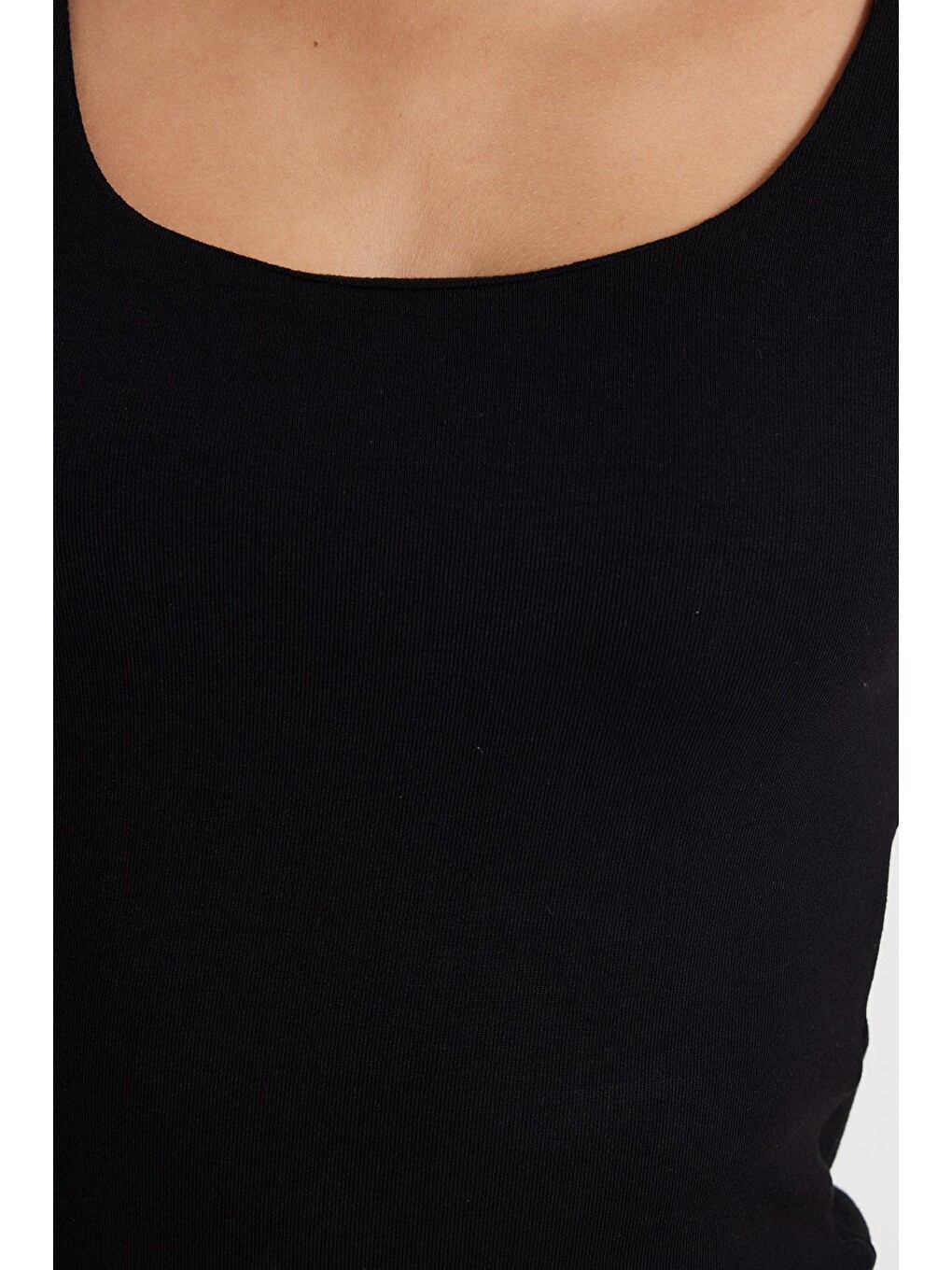 Kadın Slim Fit Dar Kesim Pamuklu Kare Yaka Kısa Kollu Siyah Tişört-3