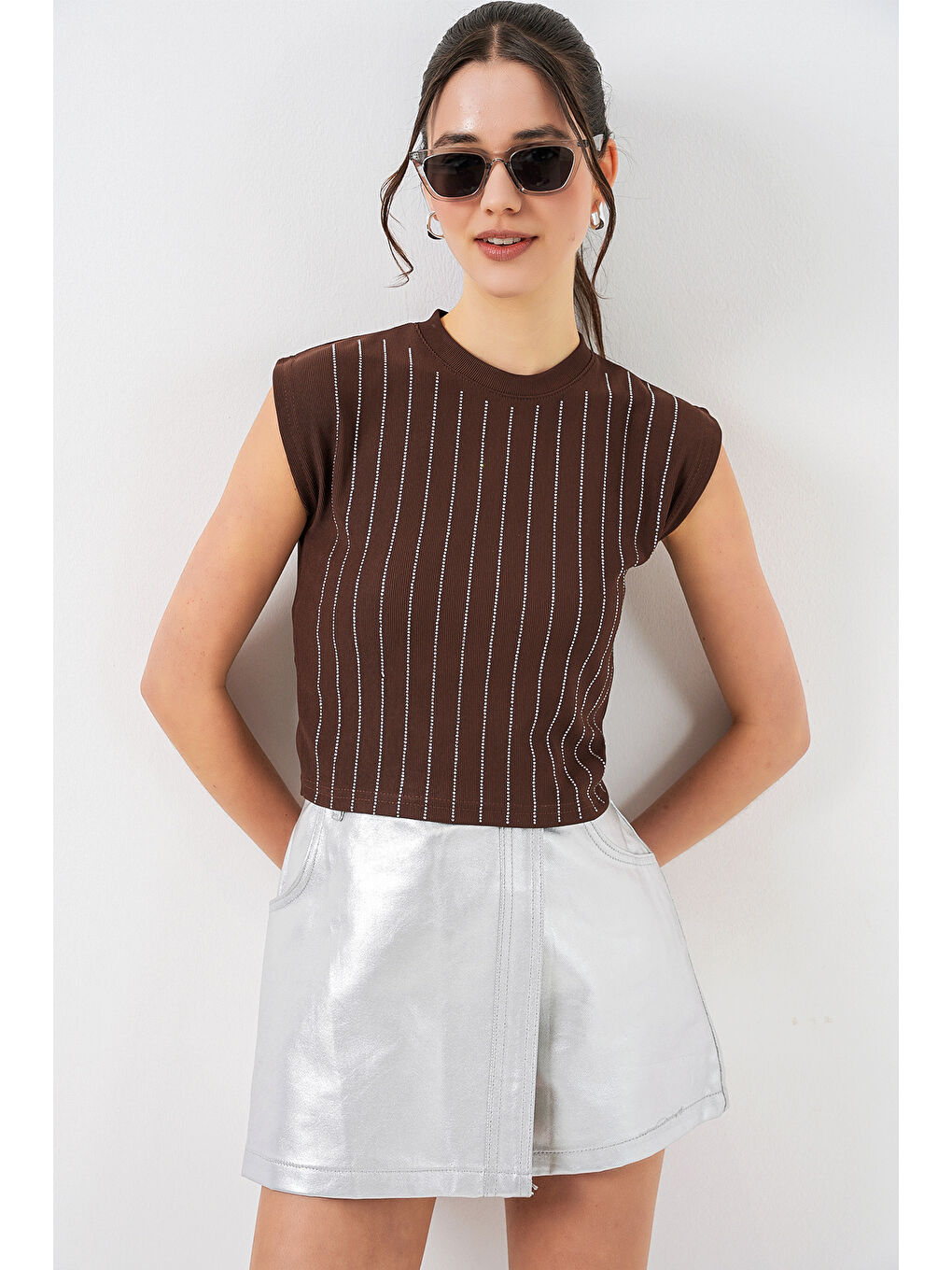 Kadın Sıfır Kol Taşlı Bluz 931 - Kahverengi-1