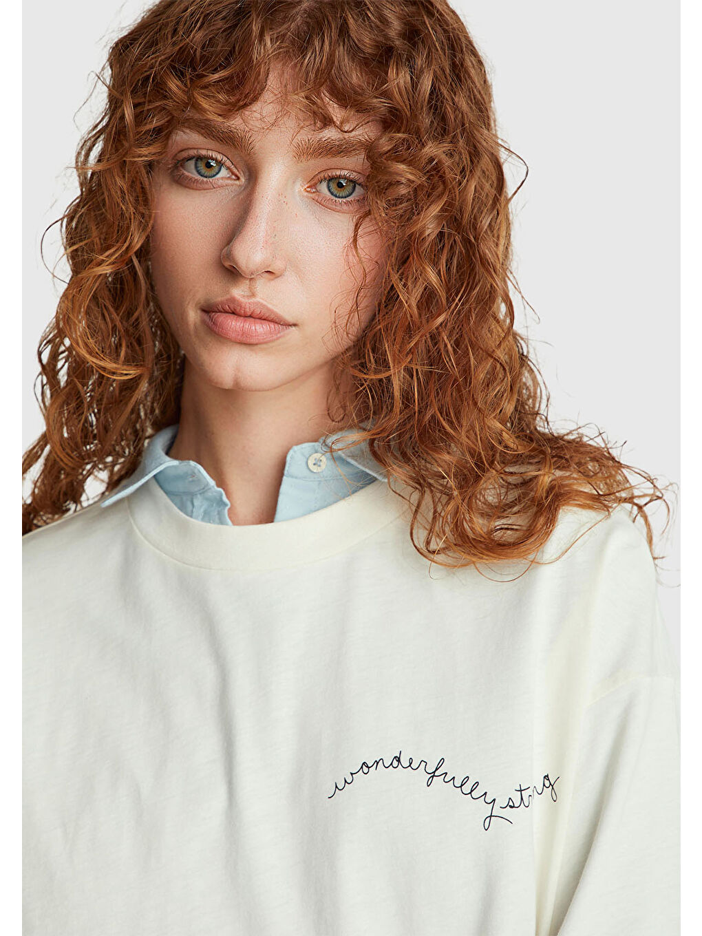 Ekru Kadın Krem %100 Pamuk Göğsü Yazı Baskılı Bisiklet Yaka T-Shirt-5