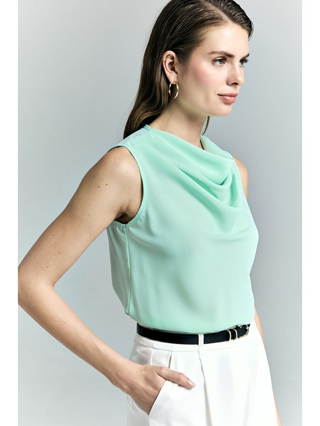 Yeşil Degaje Yaka Kolsuz Bluz - Mint-1