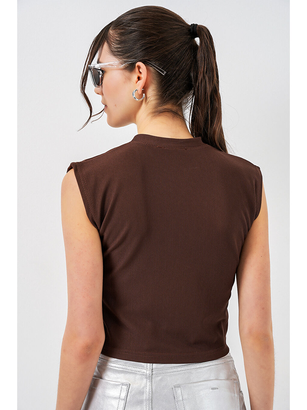 Kadın Sıfır Kol Taşlı Bluz 931 - Kahverengi-4