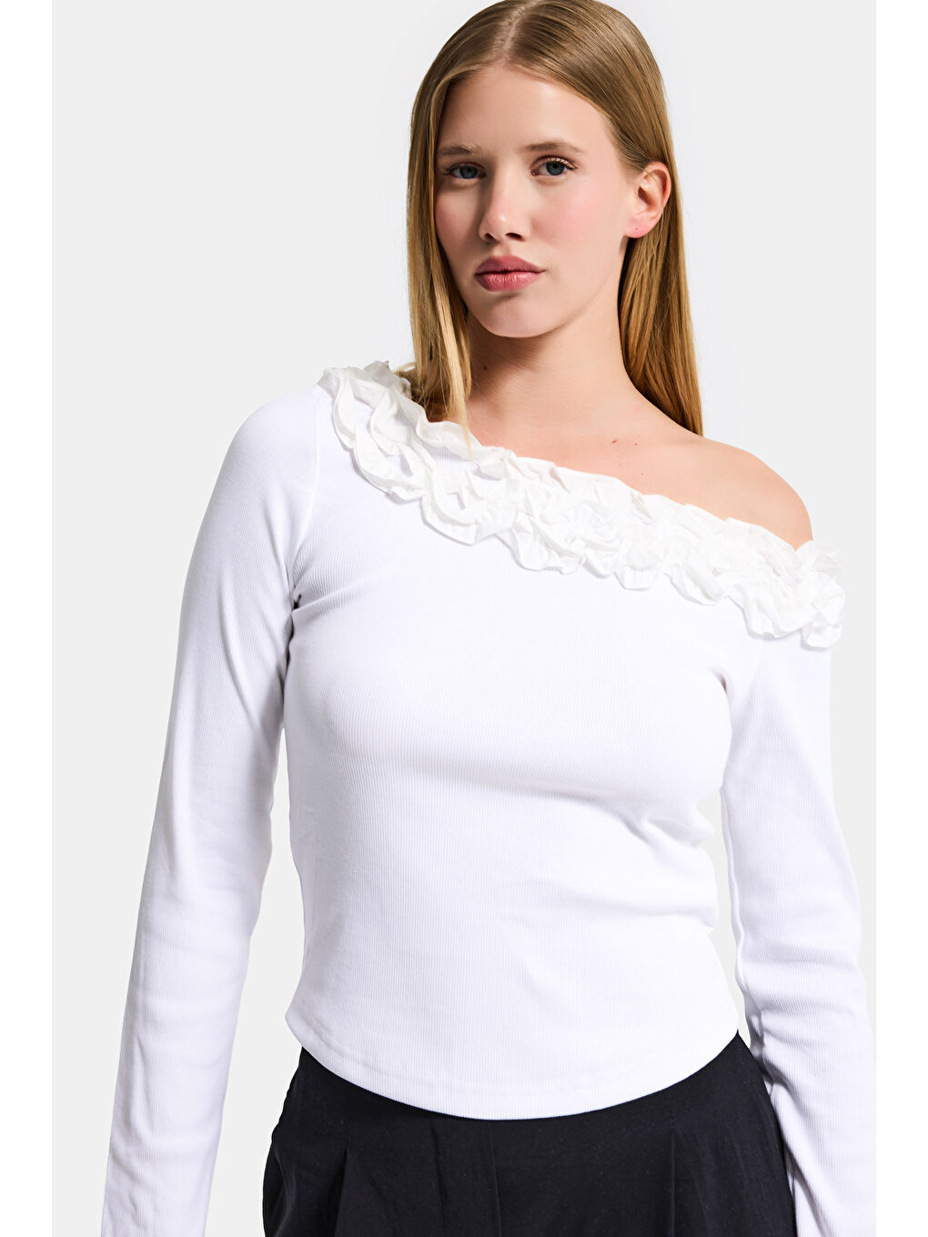 Kadın Beyaz w5 Organik Pamuk Kumaş Tek Kol ve Gül Detaylı Tasarım Bluz-4