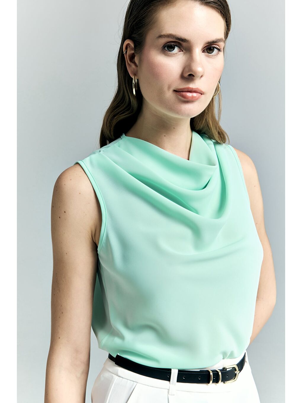 Yeşil Degaje Yaka Kolsuz Bluz - Mint-4