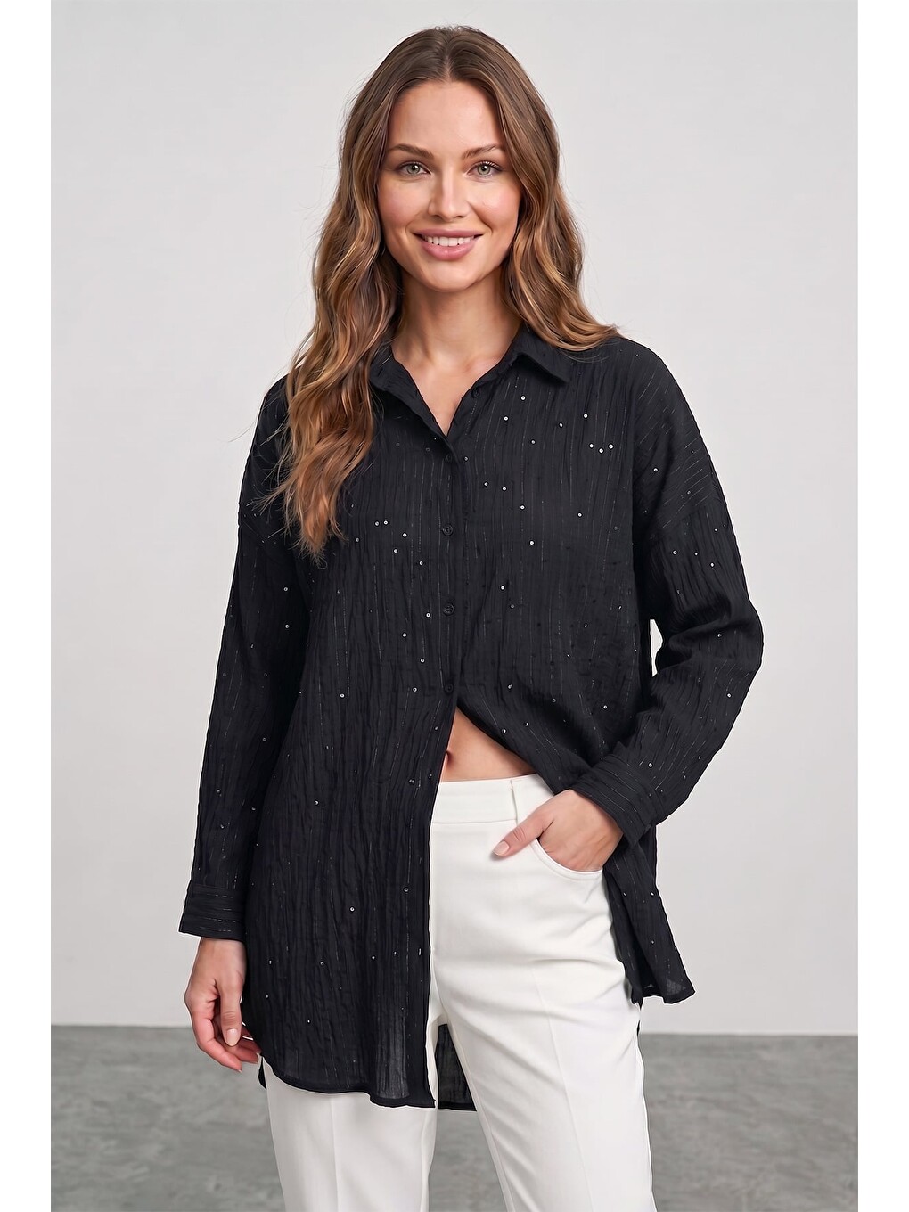 Siyah Fullamodest Pullu Jakarlı Oversize Gömlek