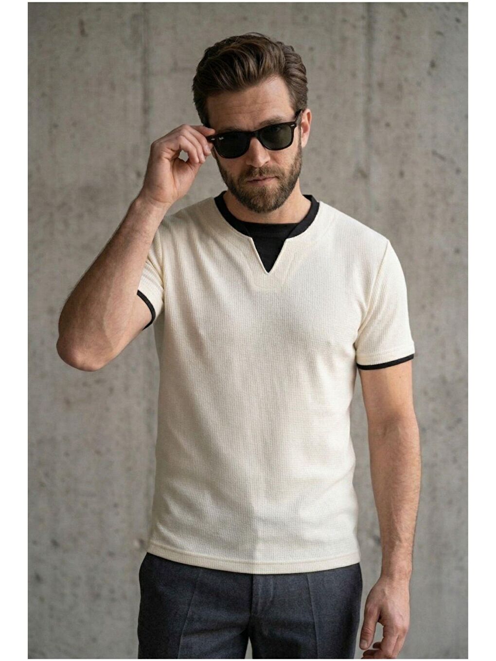 Ekru Prey Vaffle Dokulu Çift Yaka Görünümlü Slim Fit Erkek Tişört