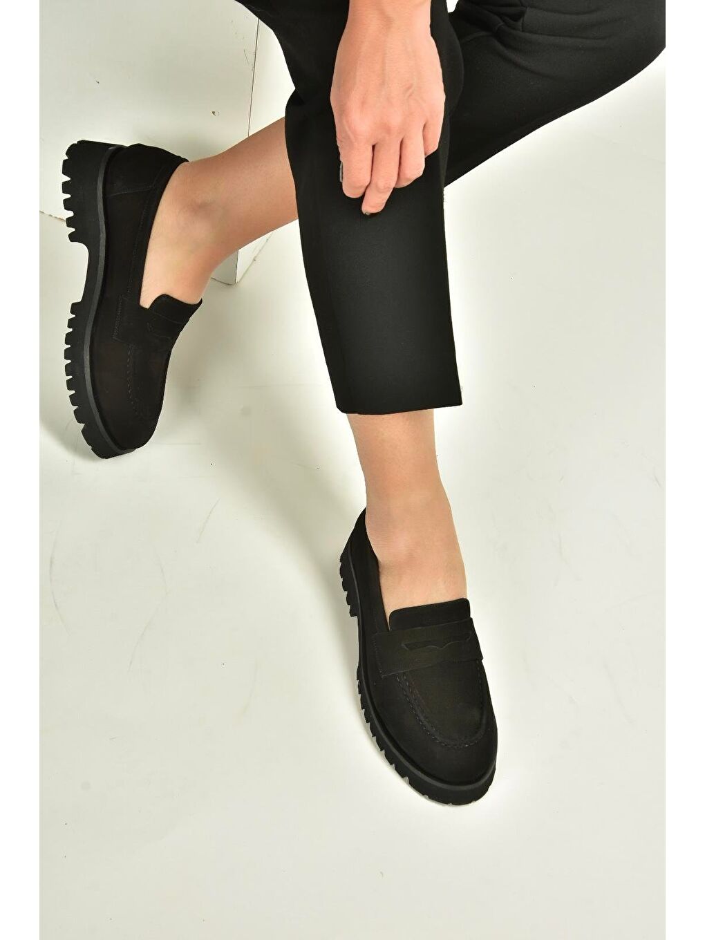 Siyah Kadın Makosen Ayakkabı V944086101-1