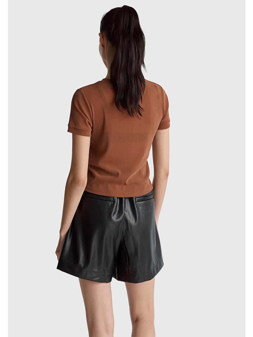 Kadın Koyu Kahverengi Simli Bisiklet Yaka Slim Fit T-Shirt-2