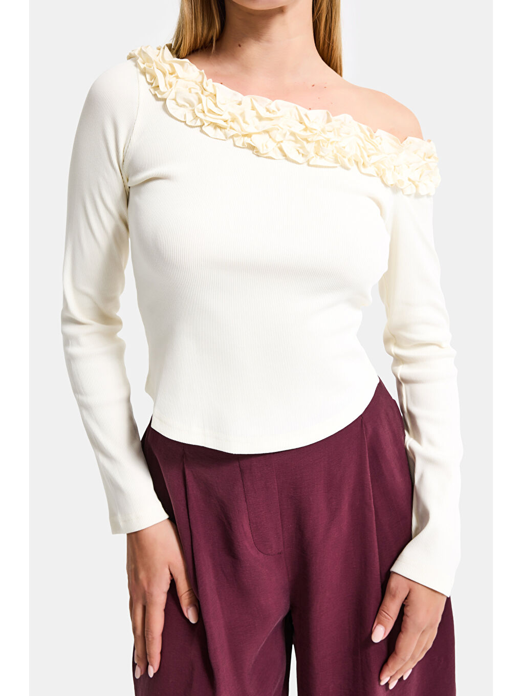 Kadın Ekru Sarı w5 Organik Pamuk Kumaş Tek Kol ve Gül Detaylı Tasarım Bluz-4