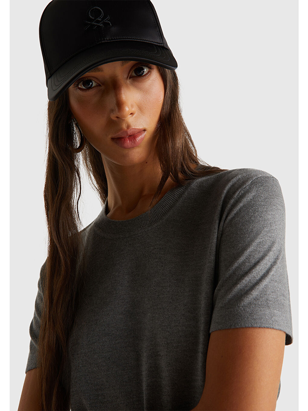 Gri Kadın Antrasit Melanj İpek Karışımlı Yuvarlak Yaka Önü Detaylı Kısa Kollu Kazak-3