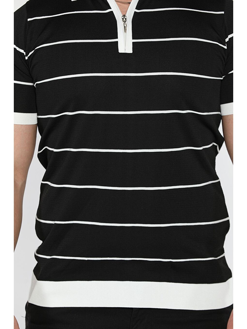 Siyah Erkek Polo Yaka Yarım Fermuarlı Çizgi Desenli Triko Tişört-3