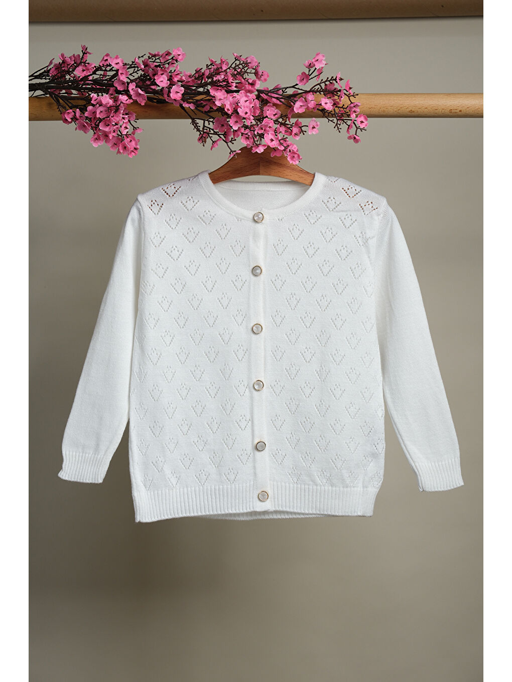 Beyaz V Desenli Düğmeli Kız Çocuk Triko Hırka HK.2021