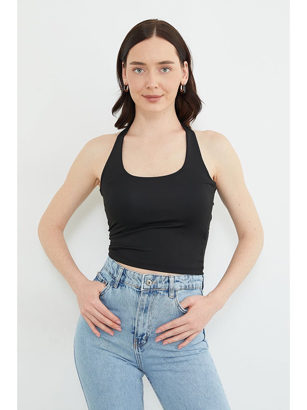 Siyah Boyundan Geçirmeli Bluz