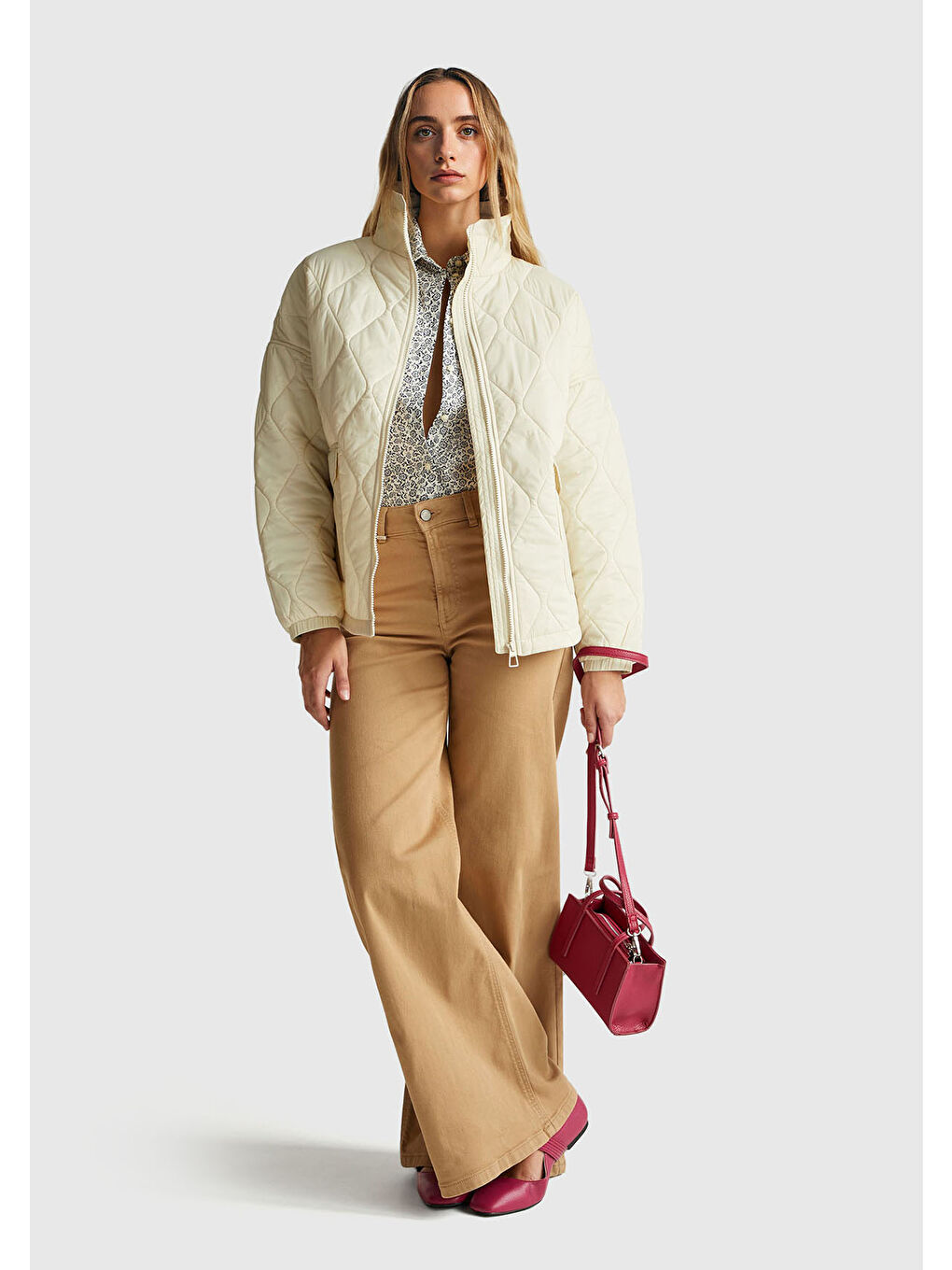 Ekru Kadın Krem Fermuarlı Cepli Dik Yaka Kapitone Mont-4