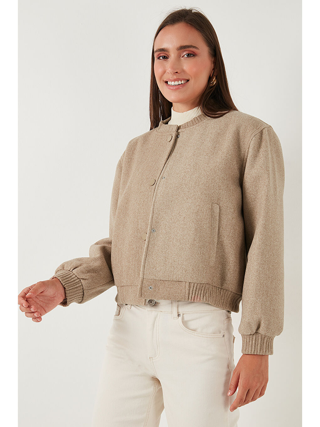 Bej Loose Fit Sıfır Yaka Çıtçıtlı Kaşe Kısa Mont 6810178-4