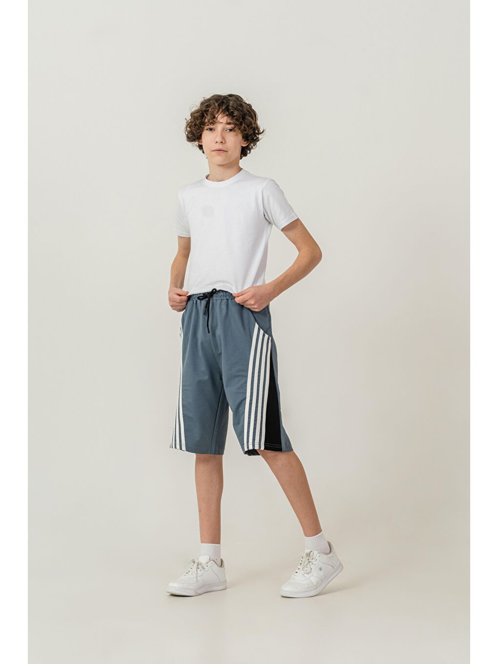 Gri Garni Parçalı Çift Bacak 4 Şeritli  Erkek Çocuk Şort-2