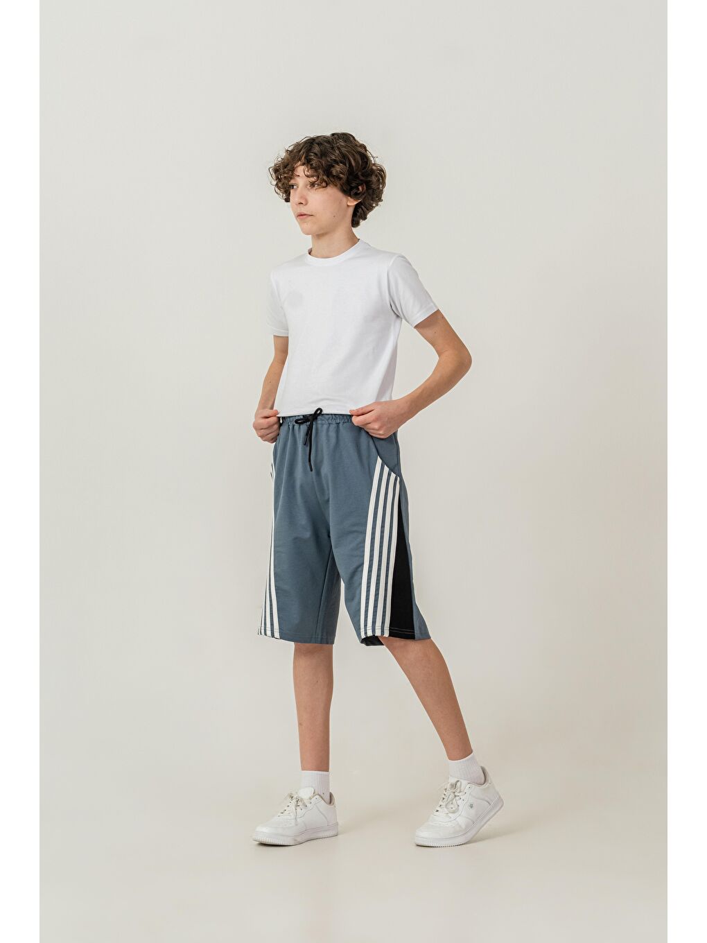 Gri Garni Parçalı Çift Bacak 4 Şeritli  Erkek Çocuk Şort-3