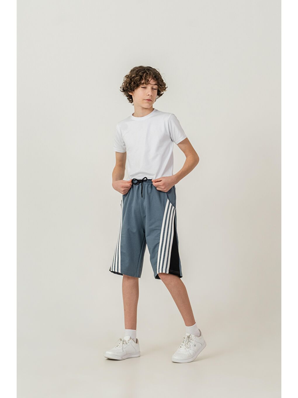 Gri Garni Parçalı Çift Bacak 4 Şeritli  Erkek Çocuk Şort-4