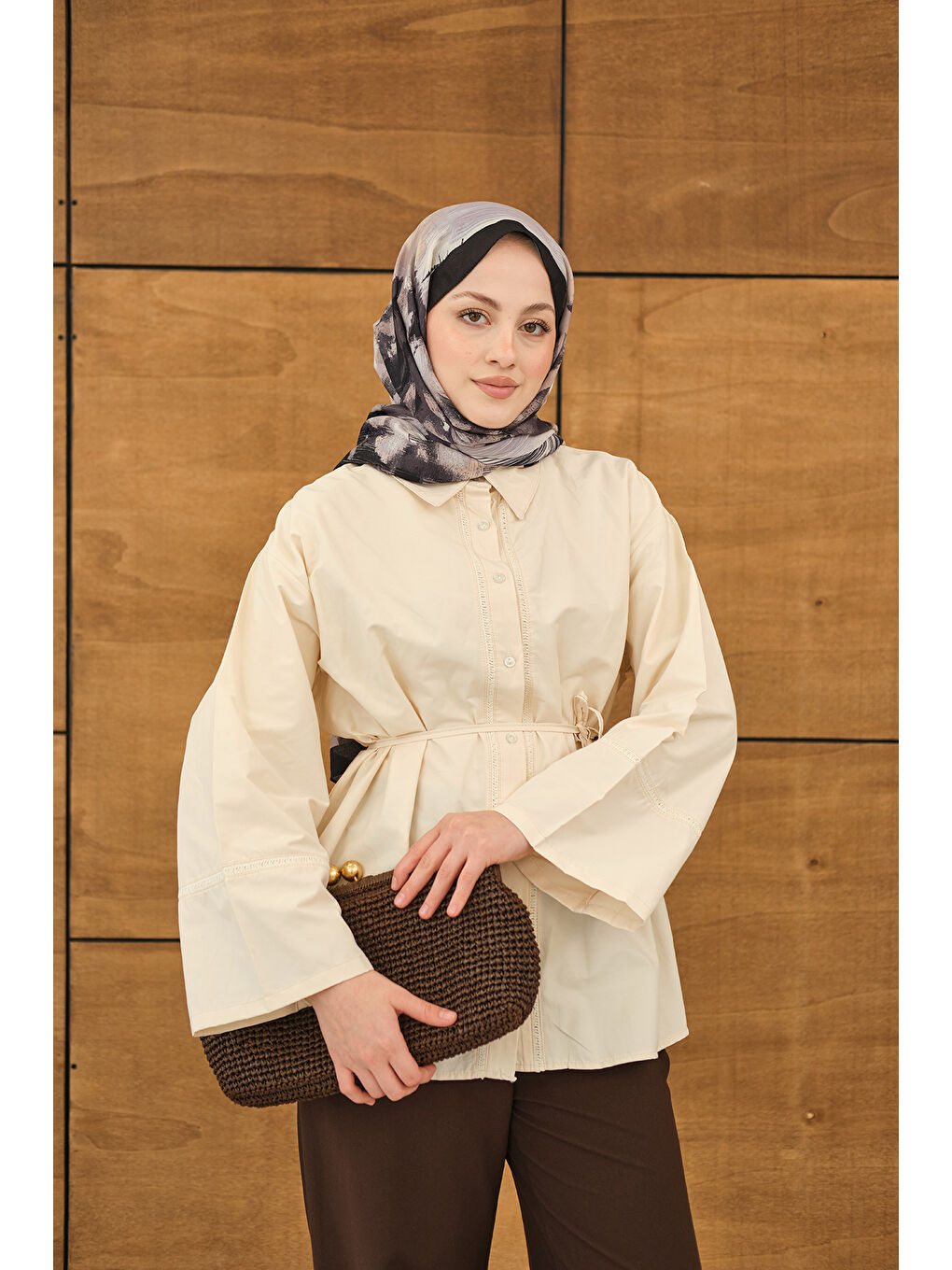 Ekru Kadın Dantel Detay Bel Bağlamalı Gömlek Krem