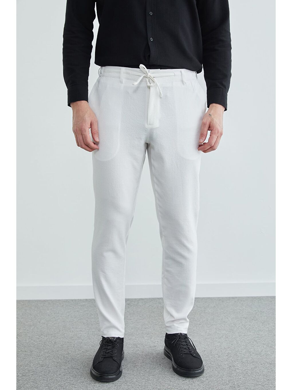 Beyaz Beli Lastikli Bağcıklı Jogger Pantolon-1