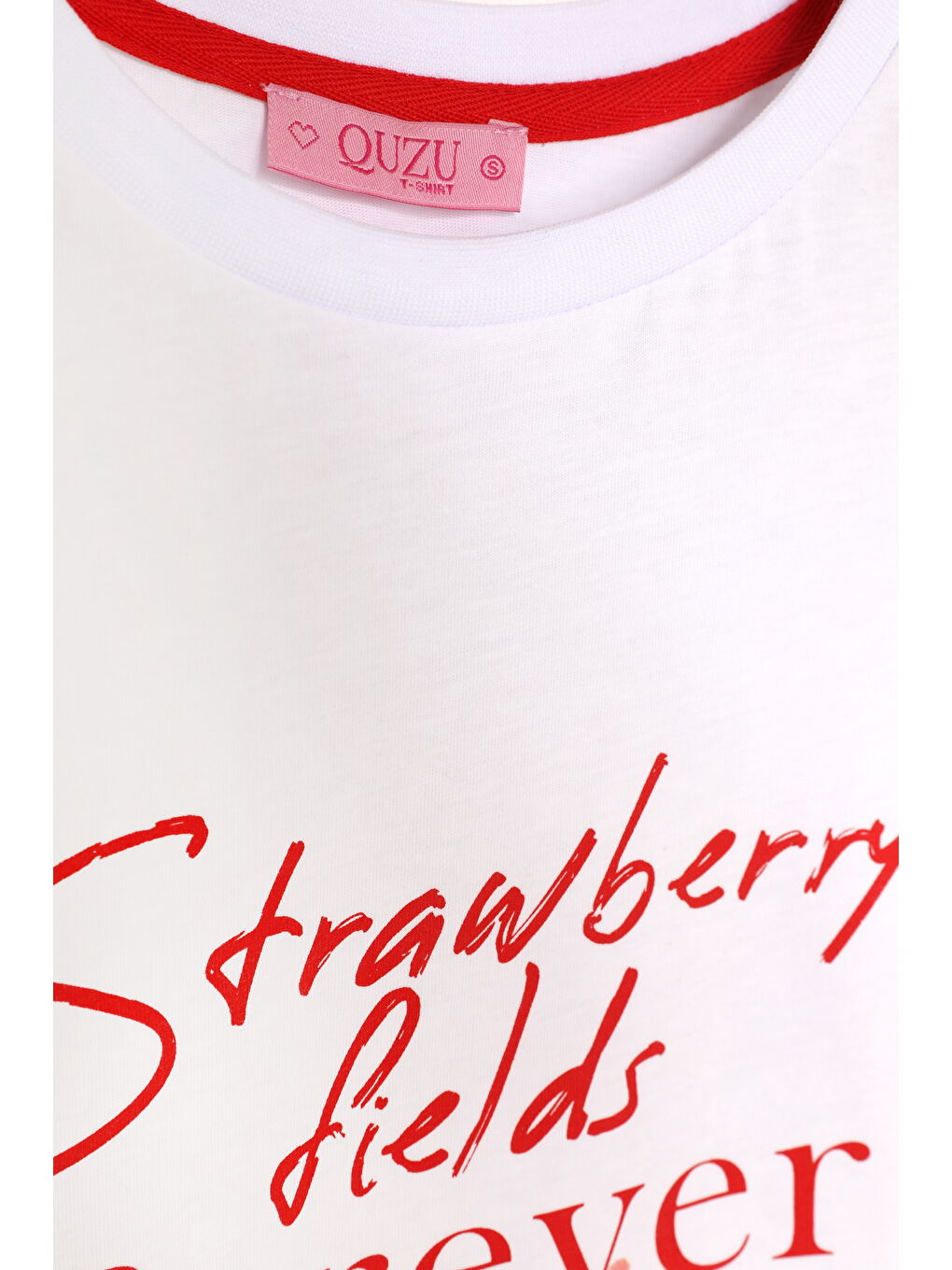 Çilek Baskılı Yazı Nakışlı Tişört Beyaz-1