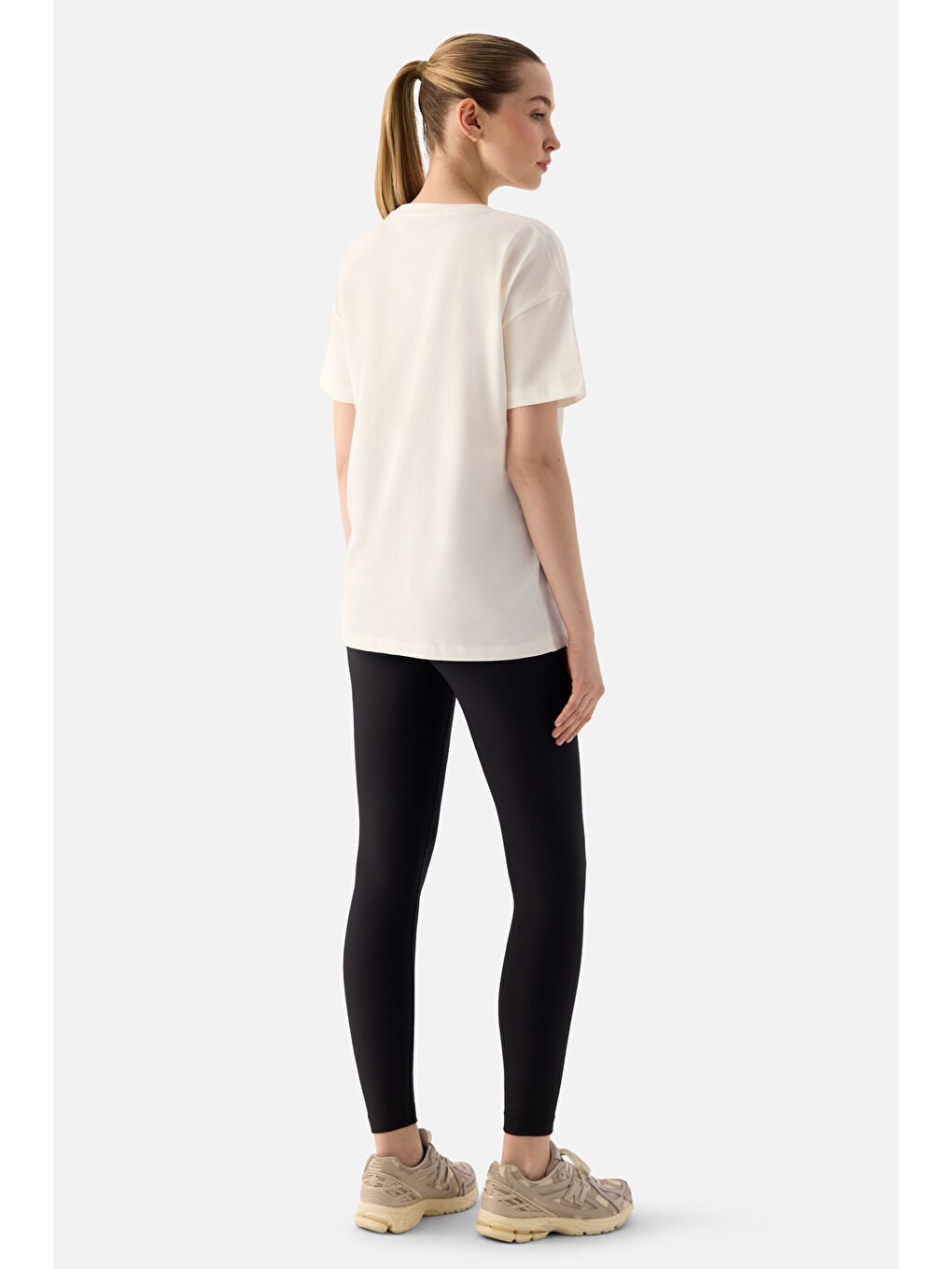 Ekru Elora Rahat Kalıp Oversize Krem Tişört-2