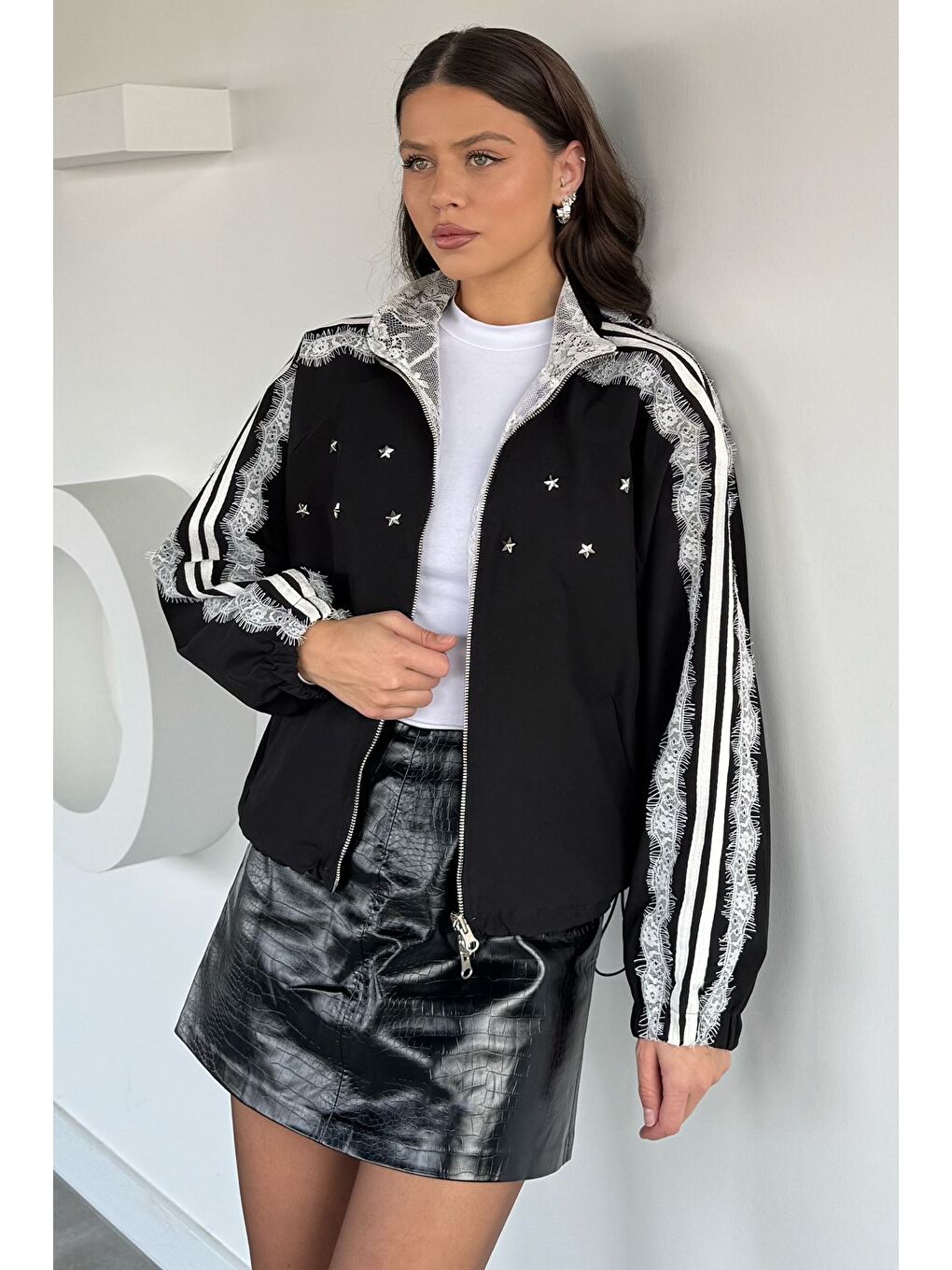 Siyah Çift Taraflı Giyilebilir Dantel Detaylı Tarz Mont