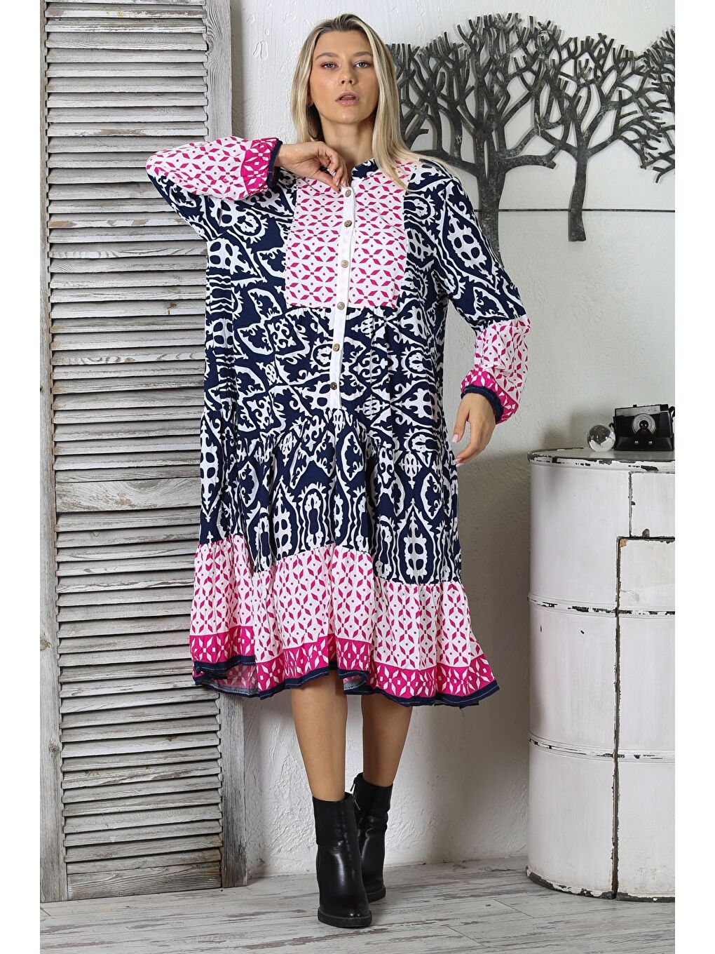 Lacivert-Beyaz-Pembe Hakim Yaka Uzun Kol Düğmeli Fırfırlı Geniş Kesim Dokuma Casual Elbise-1