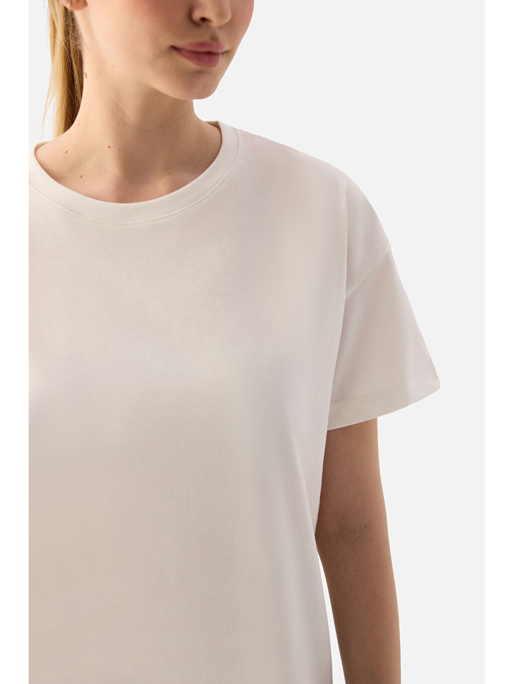 Ekru Elora Rahat Kalıp Oversize Krem Tişört-5