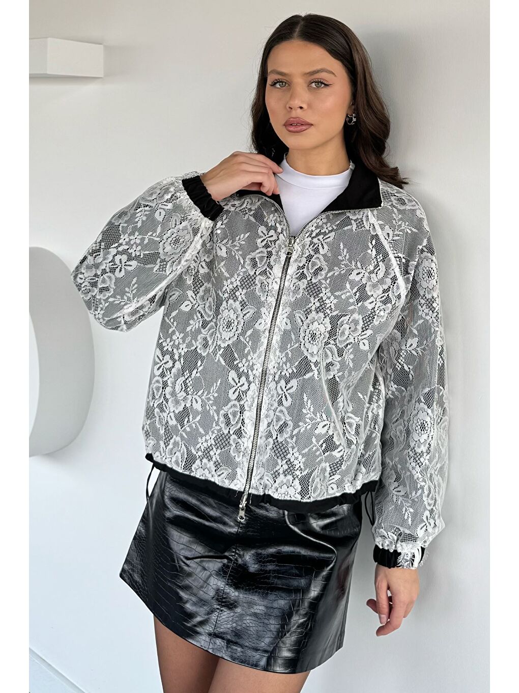 Siyah Çift Taraflı Giyilebilir Dantel Detaylı Tarz Mont-3