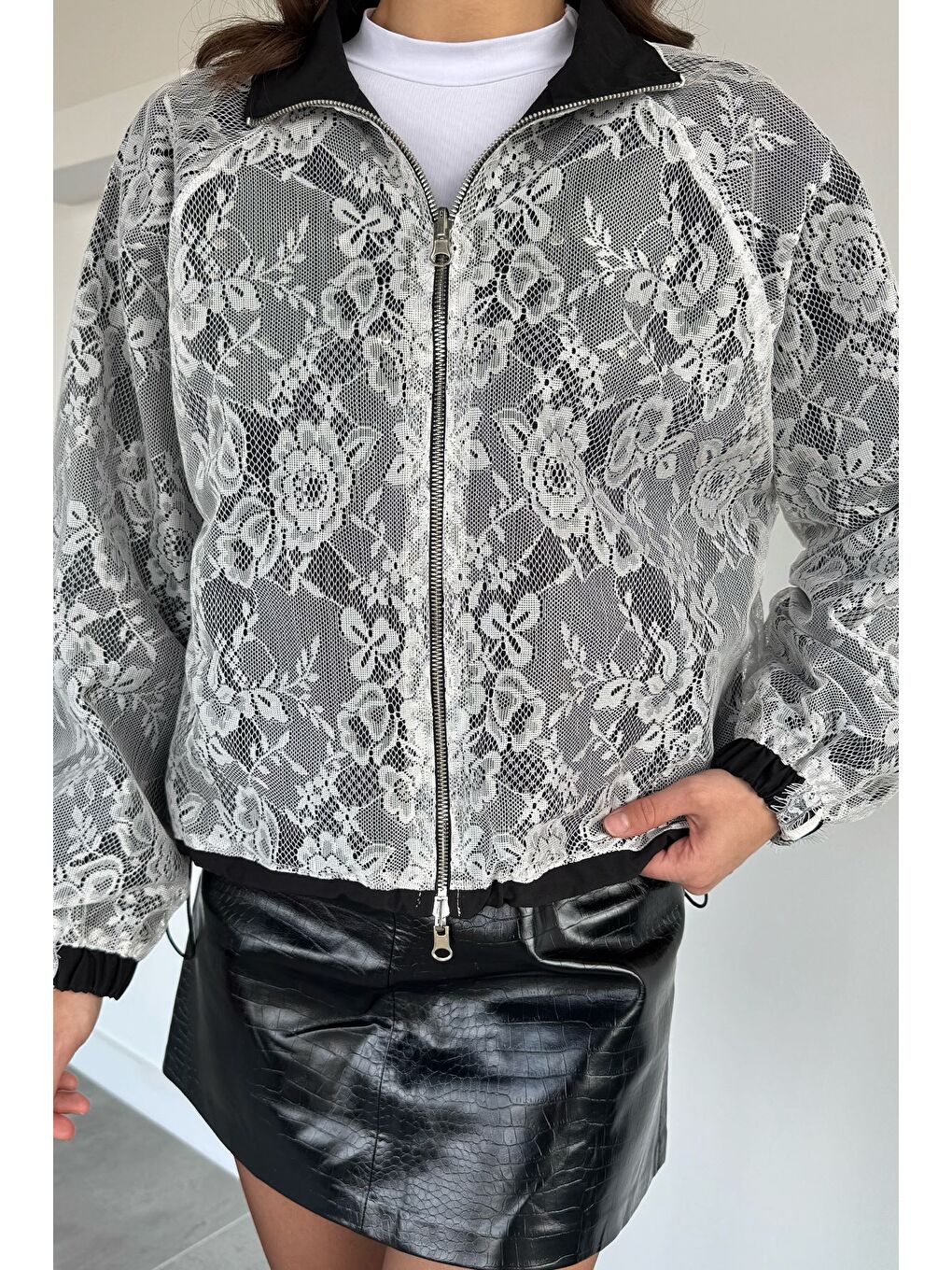 Siyah Çift Taraflı Giyilebilir Dantel Detaylı Tarz Mont-4