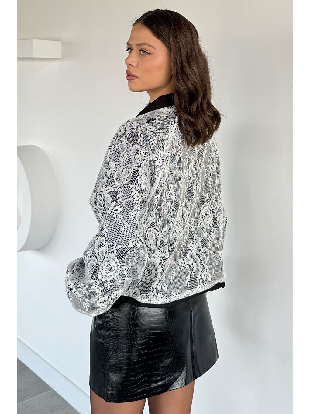 Siyah Çift Taraflı Giyilebilir Dantel Detaylı Tarz Mont-5