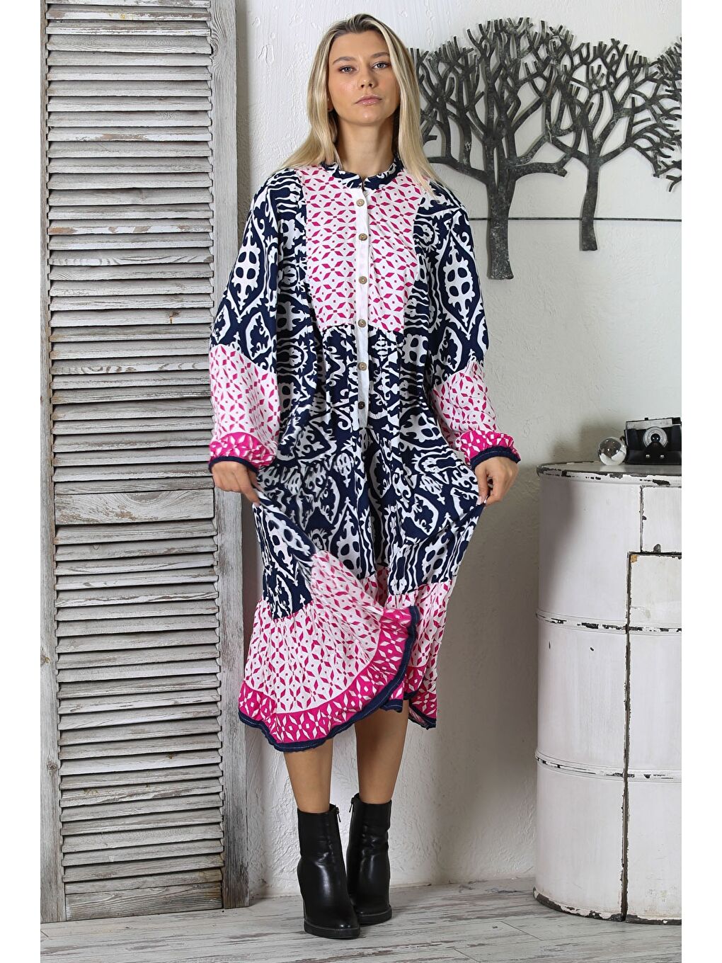 Lacivert-Beyaz-Pembe Hakim Yaka Uzun Kol Düğmeli Fırfırlı Geniş Kesim Dokuma Casual Elbise-2