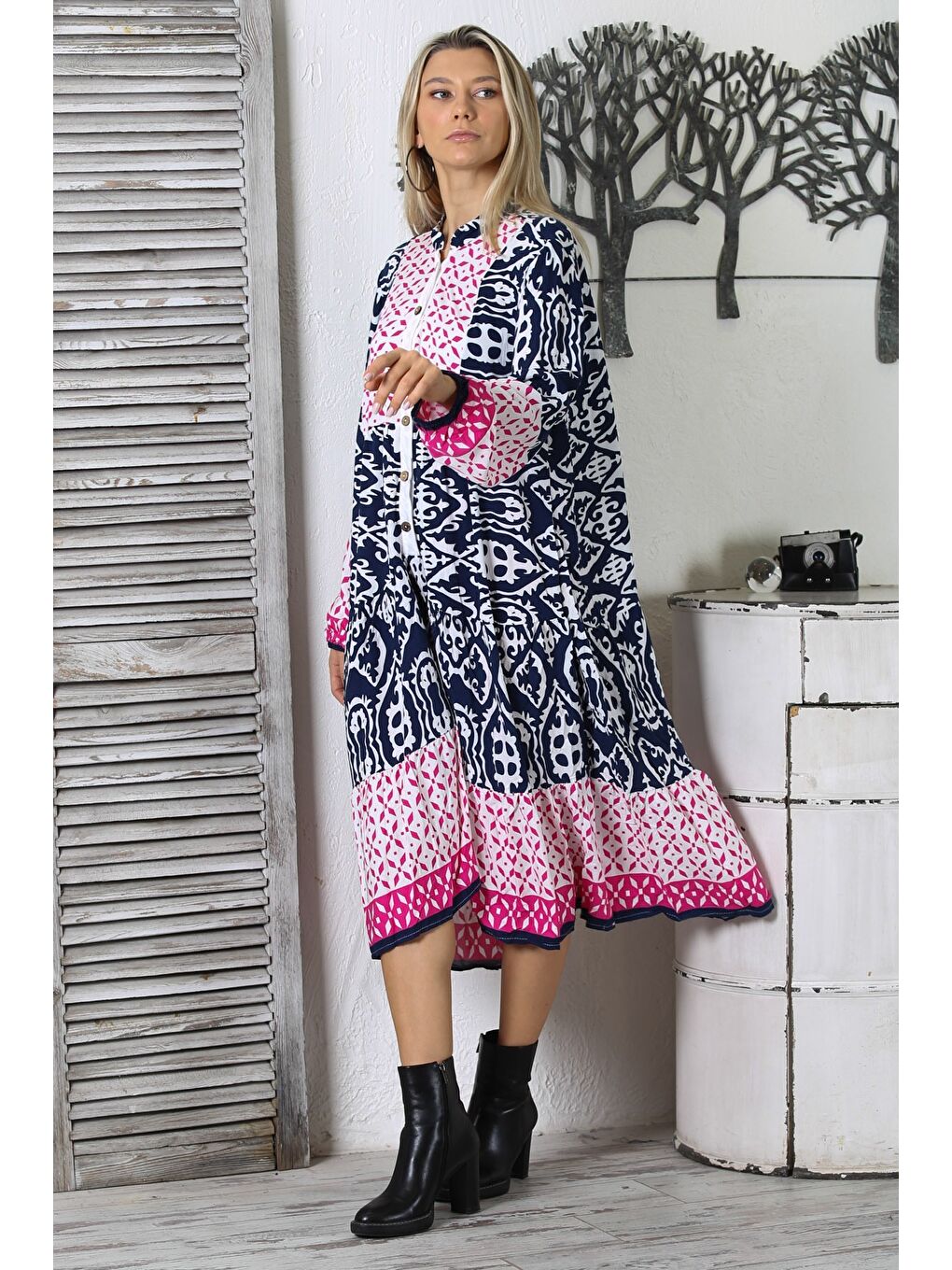 Lacivert-Beyaz-Pembe Hakim Yaka Uzun Kol Düğmeli Fırfırlı Geniş Kesim Dokuma Casual Elbise-3