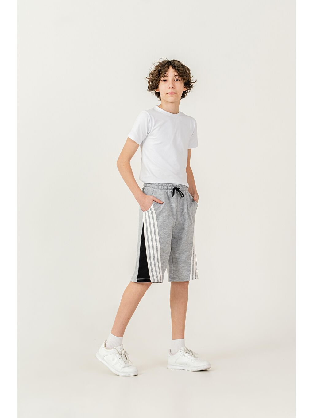 Gri Garni Parçalı Çift Bacak 4 Şeritli  Erkek Çocuk Şort-1