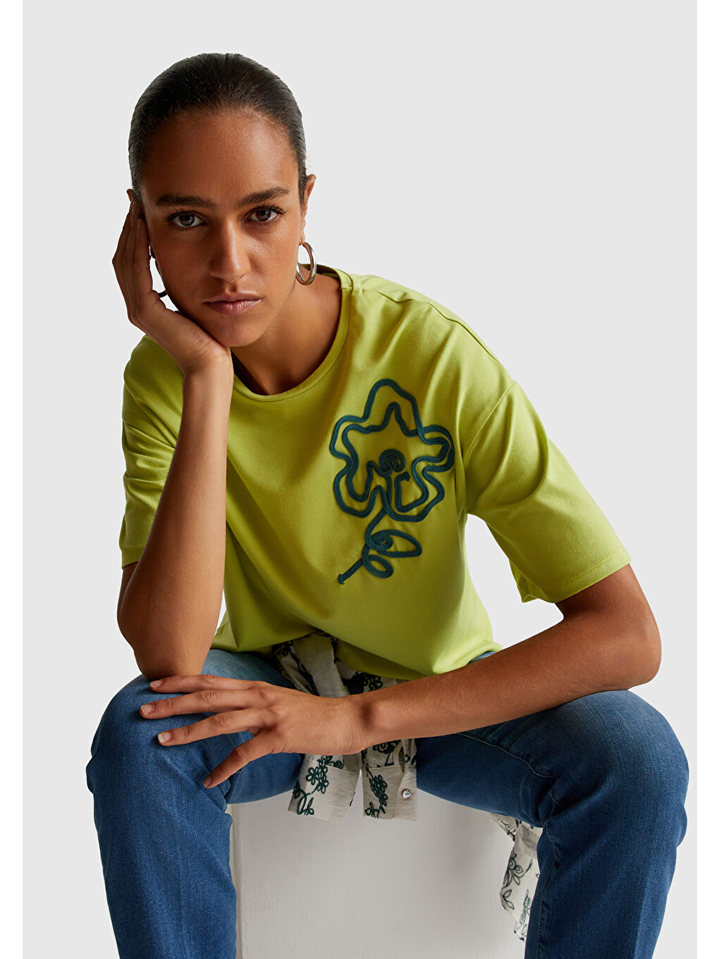 Kadın Açık Yeşil Pamuk Karışımlı Çiçek Aplikeli T-Shirt-4