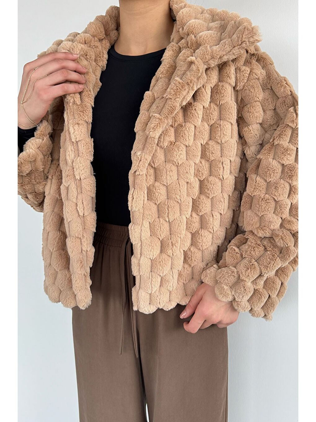 Ekru Kadın İç Astarlı Pelüş Mont-1