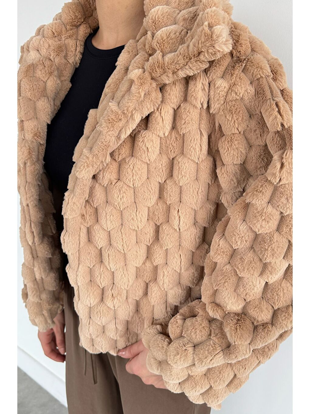 Ekru Kadın İç Astarlı Pelüş Mont-2