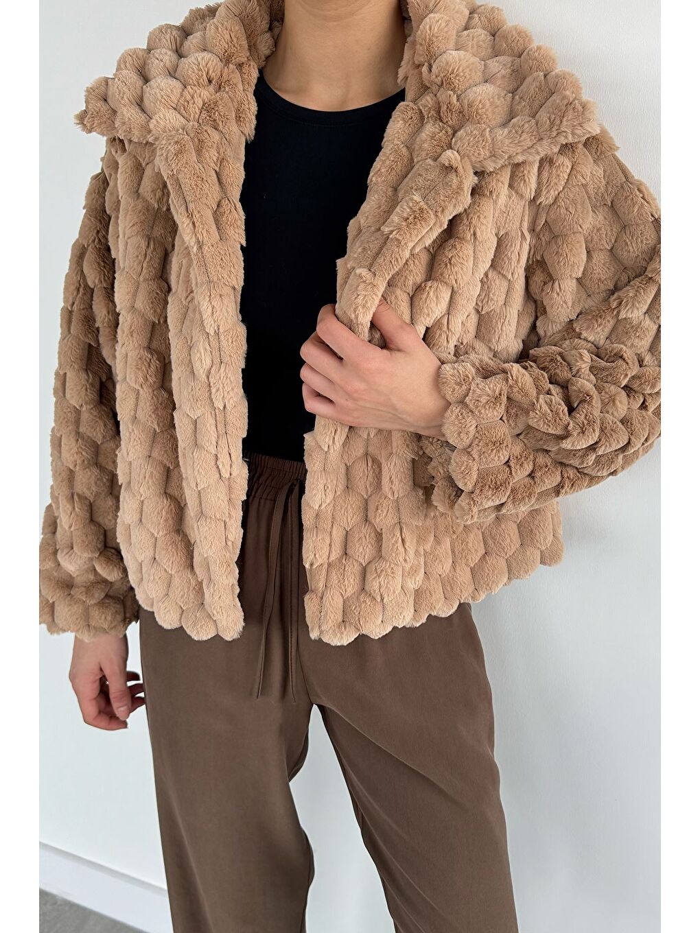 Ekru Kadın İç Astarlı Pelüş Mont-3